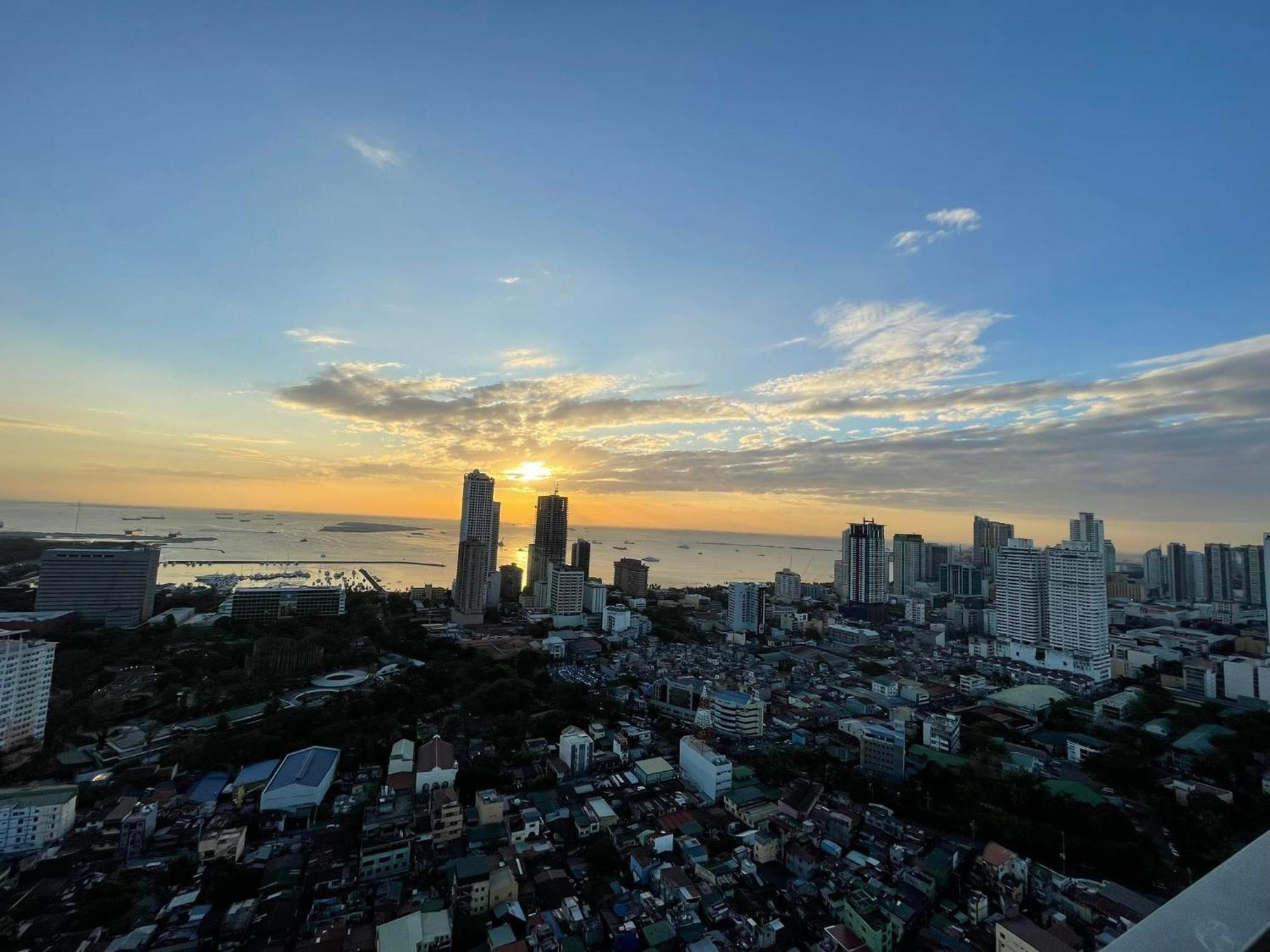 Green Residences Stays By Pbyy Manila Exteriör bild